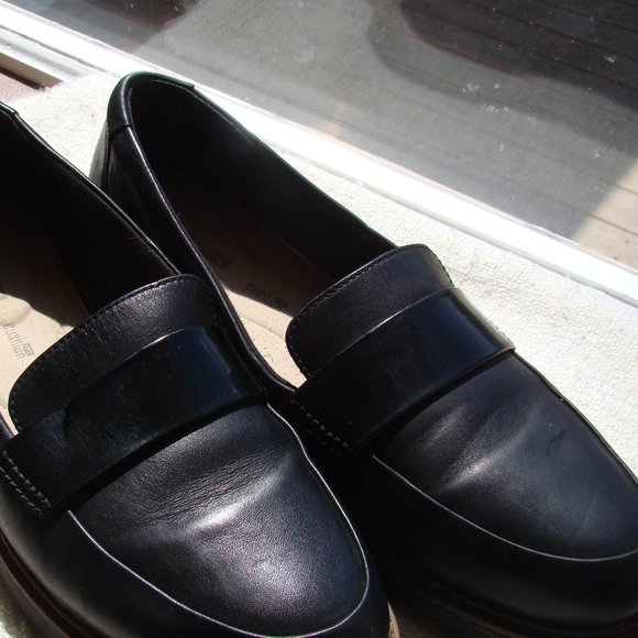 Clarks Shoes - Clarks Cushion Black genuine leather low heel loafers, size 8.5